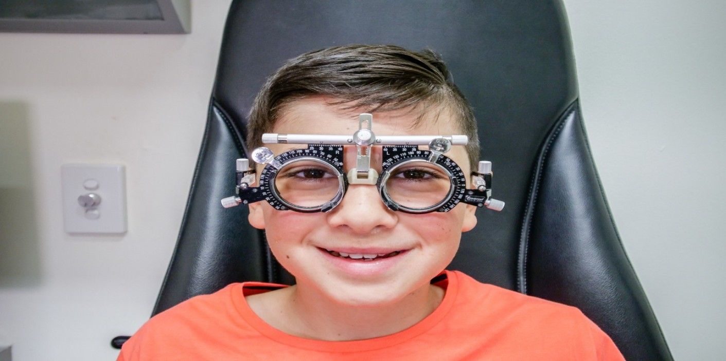 Perbedaan Mata Minus, Silinder dan Plus | Optik Tunggal