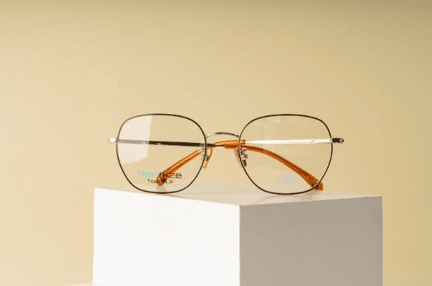 Temukan Bahan Frame yang Cocok untuk Anda | Optik Tunggal